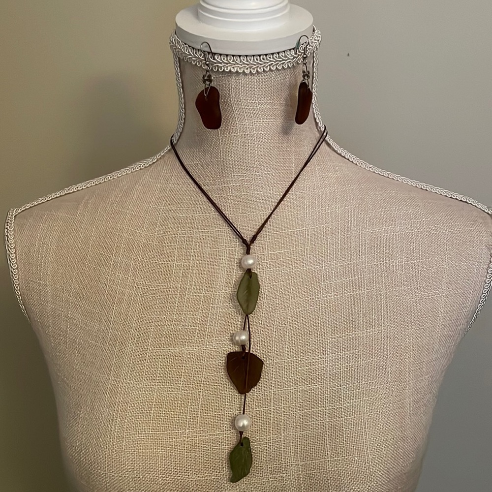 Necklace and earring set - resin natural leaves